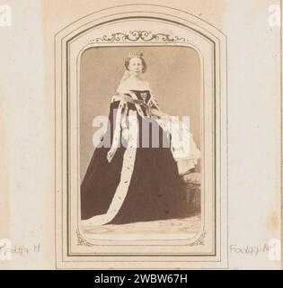 Portrait of Louise van Oranje-Nassau, Queen of Sweden and Norway, Math. Hansen, 1855 - 1870 Photograph. visit card This photo is part of an album.  cardboard. photographic support albumen print historical persons - BB - woman. queen Netherlands Stock Photo
