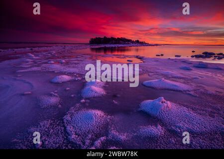 Colorful winter evening light and icy coastline at Teibern in Larkollen by the Oslofjord, Østfold, Norway, Scandinavia Stock Photo