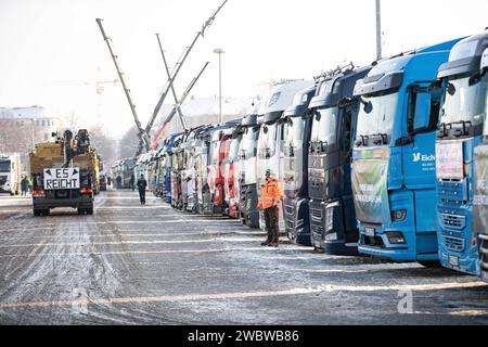 On January 12, 2024, thousands of participants gathered on the Theresienwiese in Munich, Germany, together with the Association of Transport and Logistics Companies ( BGL Süd ) and the Bavarian Transport and Logistics Association ( LBT ) e.V. to demonstrate against the traffic light government. to demonstrate against the traffic light government. The majority of participants arrived in their own trucks, tractors, construction vehicles or similar. Over 1800 vehicles took at the assembly point. The demonstration was part of the farmers' protest week. (Photo by Alexander Pohl/Sipa USA) Stock Photo