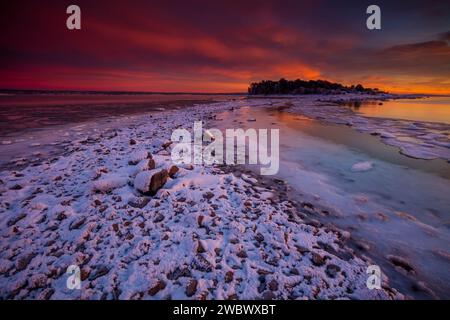 Colorful winter evening light and icy coastline at Teibern in Larkollen by the Oslofjord, Østfold, Norway, Scandinavia Stock Photo