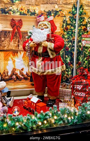 Warminster, Wiltshire, UK - December 26 2022: The Warminster Traditional Hardware Store, S.L Corden and Sons Christmas Window Display for 2022 Stock Photo