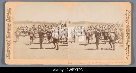 View of British soldiers on a plain near Honey Nest Gorge after an attack was averted from the farmers, Anonymous, 1900 stereograph  Honey Nest Kloofpublisher: New York (city) (possibly) cardboard. paper albumen print the soldier; the soldier's life. (military) camp with tents Honey Nest gorge Stock Photo