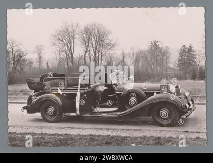 Paradewagen van Adolf Hitler, anonymous, in or after 1942 - c. 1952 photograph  Paris photographic support gelatin silver print automobile Stock Photo