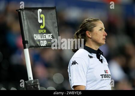 Swansea, UK. 12th January 2024.   Assistant referee Aimee Barrett-Theron during the European Challenge Cup match between Ospreys and Perpignan at the Swansea.com Stadium in Swansea on 12th January 2024.   This image may only be used for Editorial purposes. Editorial use only.  Credit: Ashley Crowden/Alamy Live News Stock Photo