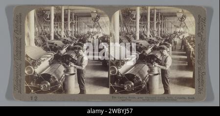 Kaarde-machines in de Olympian Cotton Mill in Columbia, anonymous, Underwood and Underwood, 1903 stereograph  Columbiapublisher: New York (city) (possibly) cardboard. paper albumen print machines, engines  crafts and industries. industrial production Columbia Stock Photo