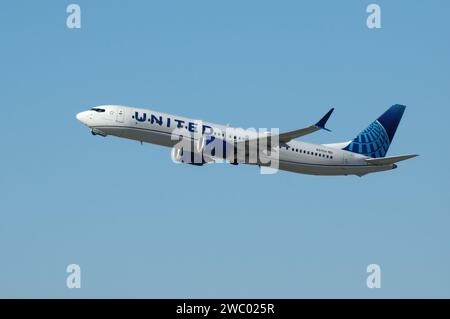 N37531 United Airlines Boeing 737 MAX 9 shown leaving from LAX, Los Angeles International Airport. Stock Photo