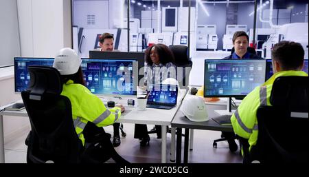Engineer Operators Using Scada System At Industrial Plant Stock Photo
