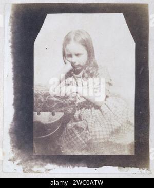 Portret van Rosamond Constance Fox Talbot, William Henry Fox Talbot (attributed to), c. 1842 photograph  England photographic support salted paper print girl (child between toddler and youth). historical persons England Stock Photo