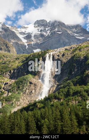 Switherland - The Holdrifall waterfall in Hineres Lauterbrunnental valley. Stock Photo