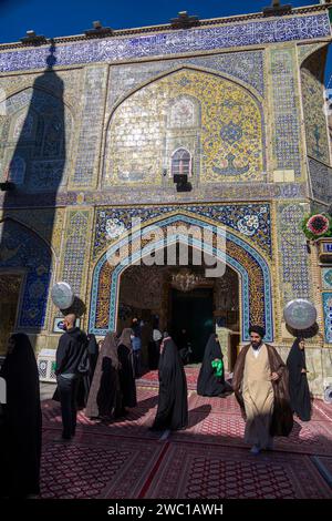 Pilgrims in the courtyard of the Shrine of Imam Husayn, Najaf, Iraq Stock Photo