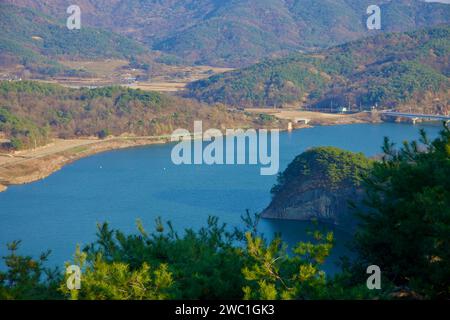 Sangju City, South Korea - November 18th, 2023: From the top of Gyeongcheondae Observatory, a breathtaking view unfolds below, showcasing the meanderi Stock Photo