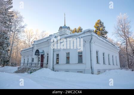 PERESLAVL-ZALESSKY, RUSSIA - JANUARY 04, 2023: The White Palace in the Peter I Boat Estate. Pereslavl-Zalessky, Golden ring of Russia Stock Photo