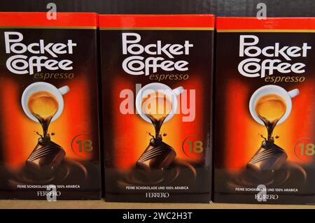 Ferrero Pocket Coffee Espresso To Go Summer Edition. Real liquid espresso  and dark chocolate Stock Photo - Alamy