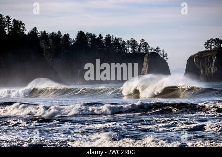 WA24687-00....WASHINGTON - The Pacific Ocean waves and James Island from Rialto Beach in Olympic National Park. Stock Photo