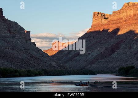 Setting up camp on a raft trip on the Colorado River, Canyonlands National Park, Utah. Stock Photo