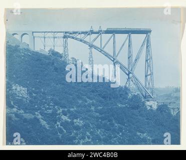 Construction of the Viaur Viaduct in France by the Societé de Construction des Battignolles, July 6, 1900, 1900 photograph  France photographic support cyanotype making the overground structures ( building activities). viaduct Viaur Viaduct Stock Photo