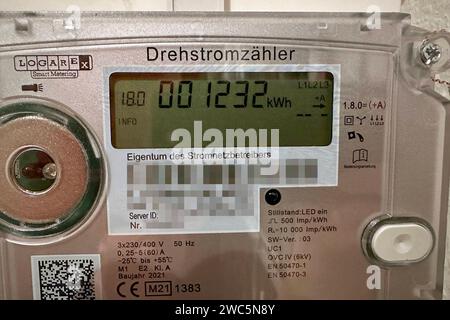 12 kwh hi-res stock photography and images - Alamy