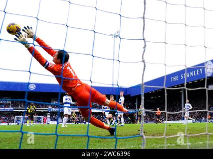 Queens Park Rangers goalkeeper Asmir Begovic fails to stop Watford's Jake Livermore from scoring his side's first goal of the game during the Sky Bet Championship match at Loftus Road, London. Picture date: Sunday January 14, 2024. Stock Photo