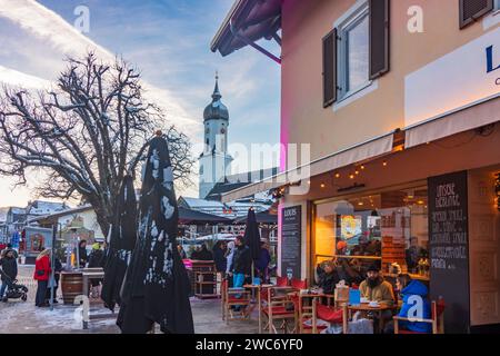 Garmisch-Partenkirchen: church St. Martin, square Mohrenplatz in Oberbayern, Upper Bavaria, Zugspitz-Region, Bayern, Bavaria, Germany Stock Photo