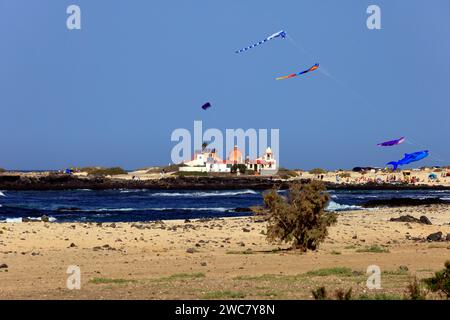 Colourful, large kites and the Dream House designed by architect and artist Antonio Padrón Barrera on la Concha Beach, El Cotillo, Fuerteventura. Stock Photo