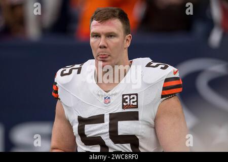 Cleveland Browns center Ethan Pocic (55) looks on during pre-game warm ...