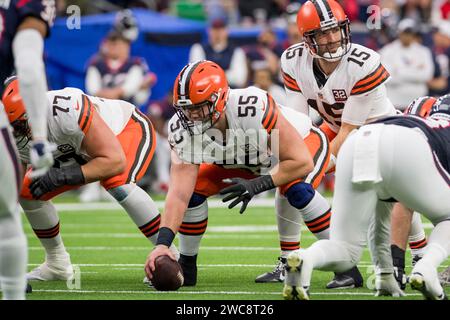 Cleveland Browns center Ethan Pocic (55) looks on during pre-game warm ...