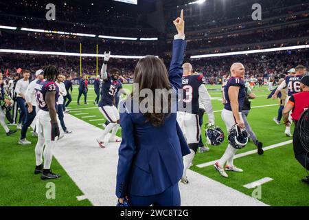 January 13, 2024: Hannah McNair, wife of the Houston Texans Chairman and CEO, celebrates a victory with defensive end Will Anderson Jr. (51) after a Wild Card playoff game between the Cleveland Browns and the Houston Texans in Houston, TX. Trask Smith/CSM (Credit Image: © Trask Smith/Cal Sport Media) Stock Photo