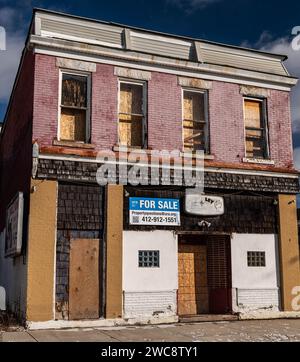 A former bar and apartment, now abandoned and boarded up on Hamilton Avenue in the Homewood neighborhood in Pittsburgh, Pennsylvania, USA Stock Photo