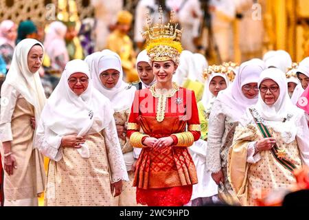 Bandar Seri Begawan, Brunei. 15th Jan, 2024. The ‘Berbedak' ceremony, or the ‘powdering ceremony' during which the groom and bride-to-be are blessed by the Royal Family members who apply a powder paste to their hands, on the 4th day of Brunei's Royal Wedding, of prince Abdul Mateen of Brunei and Anisha Rosnah, on January 11, 2024 in Bandar Seri Begawan, Brunei. Photo by Balkis Press/ABACAPRESS.COM Credit: Abaca Press/Alamy Live News Stock Photo