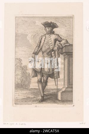 Fashion and Elegance: French Fashions of the 1720s, François Octavien, 1725 print Edelman dressed according to the noble fashion of 1725, standing on landing, leaning against a balustrade, slightly to the left. His open jacket is longer than his vest. Short stitch on his head. Paris paper etching / engraving clothes, costume (+ men's clothes) Stock Photo