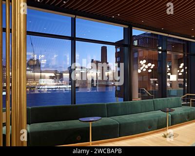 Hithe and Seek lounge with river view. The Westin London City, London, United Kingdom. Architect: Studio Moren, 2022. Stock Photo
