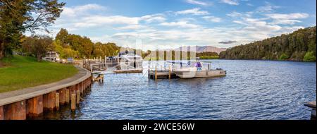 Pearl Harbor on the Waiau River in Manapouri, Aotearoa (New Zealand), Te Waipounamu (South Island).   The harbor and the town of Manapouri are located Stock Photo