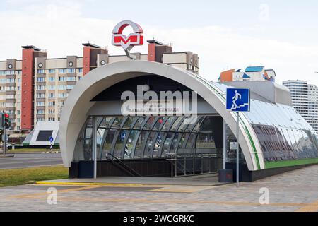 Minsk, Belarus - 9 september, 2023: Kovalska Sloboda Metro Station close up Stock Photo