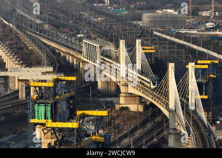 JIUJIANG, CHINA - JANUARY 5, 2024 - The construction site of Lushan Bridge group of Nanchang-Jiujiang High-speed Railway in Jiujiang city, Jiangxi pro Stock Photo