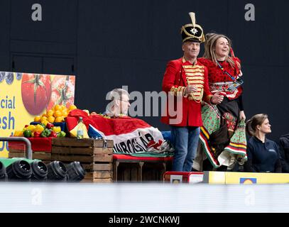 Muenchen, Deutschland. 16th Jan, 2024. Ungarische Unterstuetzung. GER, Island vs. Ungarn, Handball, Maenner, EHF Euro 2024, Gruppe C, 3. Spieltag, 16.01.2024. Foto: Eibner-Pressefoto/Heike Feiner Credit: dpa/Alamy Live News Stock Photo