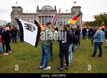 AfD supporters demonstrate against government policy in the energy crisis with an imperial war flag, Berlin, 8 October 2022 Stock Photo