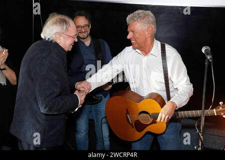 Franz Xaver Bogner und Dieter Reiter bei der Überraschungsmatinee zu Franz Xaver Bogners 75. Geburtstag im Kino Ottobrunn. Ottobrunn, 15.01.2023 *** Franz Xaver Bogner and Dieter Reiter at the surprise matinee for Franz Xaver Bogners 75th birthday at the Ottobrunn cinema Ottobrunn, 15 01 2023 Foto:xK.xKriegerx/xFuturexImagex bogner 4141 Stock Photo