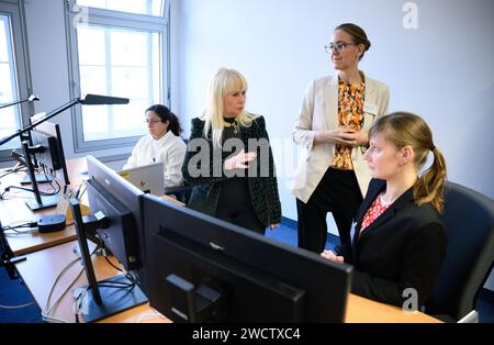 Berlin, Germany. 17th Jan, 2024. Iris Spranger (SPD), Berlin Senator for the Interior and Sport, talks to employees together with department head Wiebke Gramm (2nd from right) during a visit to the Central Naturalization Office of the State Office for Immigration (LEA) in Berlin-Wedding. The centralization of all naturalization matters is intended to make naturalization procedures more efficient and accessible. Digital processes should make it possible to complete an individual application procedure within six months. Credit: Bernd von Jutrczenka/dpa/Alamy Live News Stock Photo