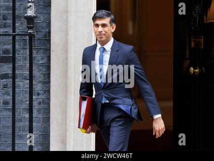 London, UK. 17th Jan, 2024. British Prime Minister, Rishi Sunak, leaves Number 10 Downing Street to go to Parliament for Prime Ministers Questions. He will face Sir Keir Starmer across the despatch box. He faces a mounting rebellion over his Rwanda Bill which will be voted on later today. Credit: Karl Black/Alamy Live News Stock Photo