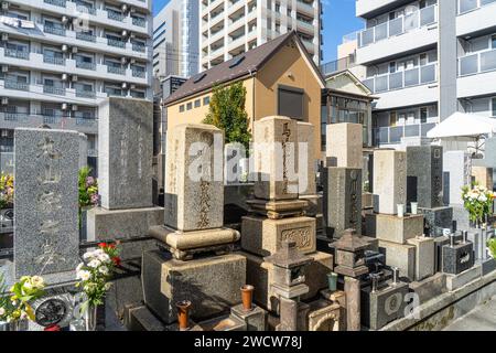 Tokyo, Japan. January 2024.  Interior view of graves in a small cemetery in the city center Stock Photo