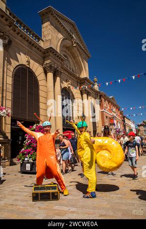 UK, England, Yorkshire, Pontefract, Market Place, Sporty Snail characters outside Indoor Market Hall Stock Photo