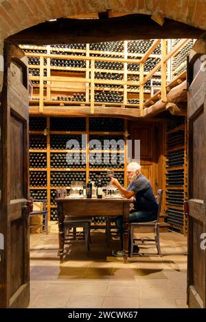 Italy, Tuscany, Chianti Wine Region, Radda in Chianti, Castello di Volpaia, wine tasting room Stock Photo