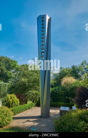 France, Moselle, Scy Chazelles, Robert Schuman House houses the smallest of the Gardens Without Limits: the Jardin des Plantes de Chez Nous, sculpture by Jean Yves Lechevallier, the flame of Europe, inaugurated in 1977 for the 20th anniversary of the Treaties of Rome Stock Photo