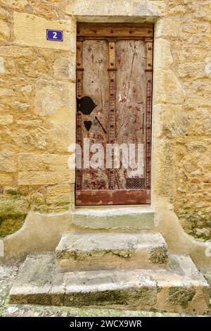 France, Dordogne, Perigord Noir, Dordogne Valley, Sarlat la Caneda, detail of the door of a traditional house in the historical center listed as World Heritage by UNESCO with a lock in the shape of a heart Stock Photo
