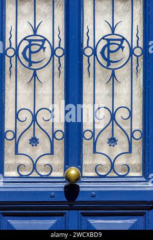 France, Meurthe et Moselle, Nancy, detail of the door with ironwork made of wrought iron of a house in Art Nouveau style located Rue Bassompierre Stock Photo