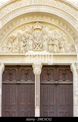 France, Meurthe et Moselle, Nancy, Saint Joseph church built between 1890 and 1905 by architect Leopold Amedee Hardy in neo Romanesque style, main doorway with a tympanum representing the birth of Child Jesus with Joseph, Mary and the Three Kings located Rue Mon Desert Stock Photo