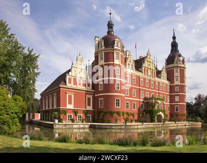 New castle at Park von Muskau (Park Muzakowski) near Bad Muskau. UNESCO World Heritage Site. Germany Stock Photo