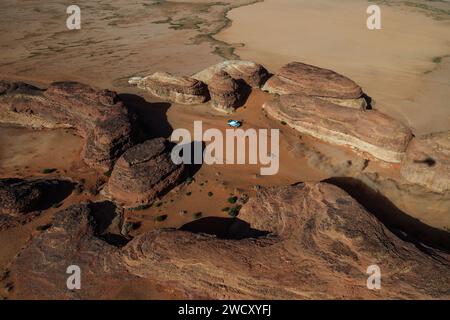 615 HUZINK Gert (nld), ROESINIK Martin (nld), BURRSEN Rob (nld), Jongbloed Dakar Team, Renault C460 Hybrid, FIA Truck, action during the Stage 10 of the Dakar 2024 on January 17, 2024 around Al Ula, Saudi Arabia Stock Photo