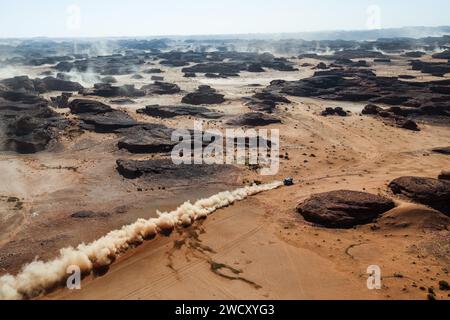 615 HUZINK Gert (nld), ROESINIK Martin (nld), BURRSEN Rob (nld), Jongbloed Dakar Team, Renault C460 Hybrid, FIA Truck, action during the Stage 10 of the Dakar 2024 on January 17, 2024 around Al Ula, Saudi Arabia Stock Photo