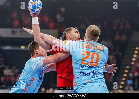 Hamburg, Germany. 17th Jan, 2024. HAMBURG, GERMANY - JANUARY 17: Rasmus Lauge Schmidt of Denmark is challenged by Lars Kooij of The Netherlands and Niels Versteijnen of The Netherlands during the EHF Euro 2024 Main Round match between Denmark and Netherlands at Barclays Arena on January 17, 2024 in Hamburg, Germany. (Photo by Henk Seppen/Orange Pictures) Credit: Orange Pics BV/Alamy Live News Stock Photo